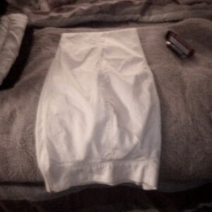 White, Tahari Khaki Jeans, size 6, thin fabric,